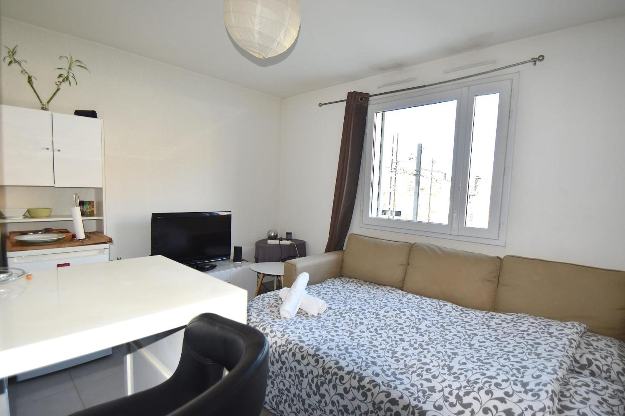 Studio Gare St Roch 1Er Etage - Air Rental Montpellier Esterno foto