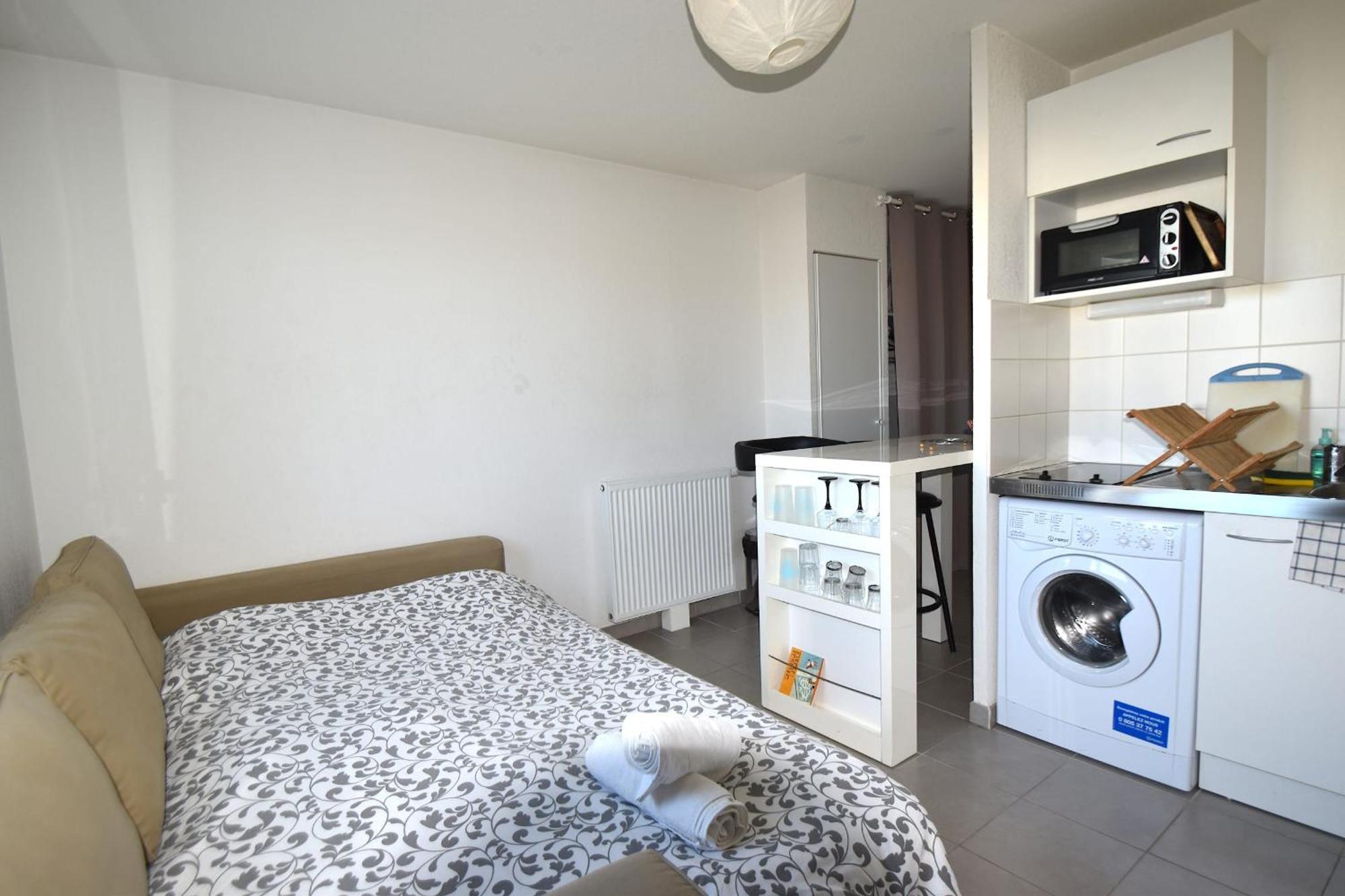 Studio Gare St Roch 1Er Etage - Air Rental Montpellier Esterno foto